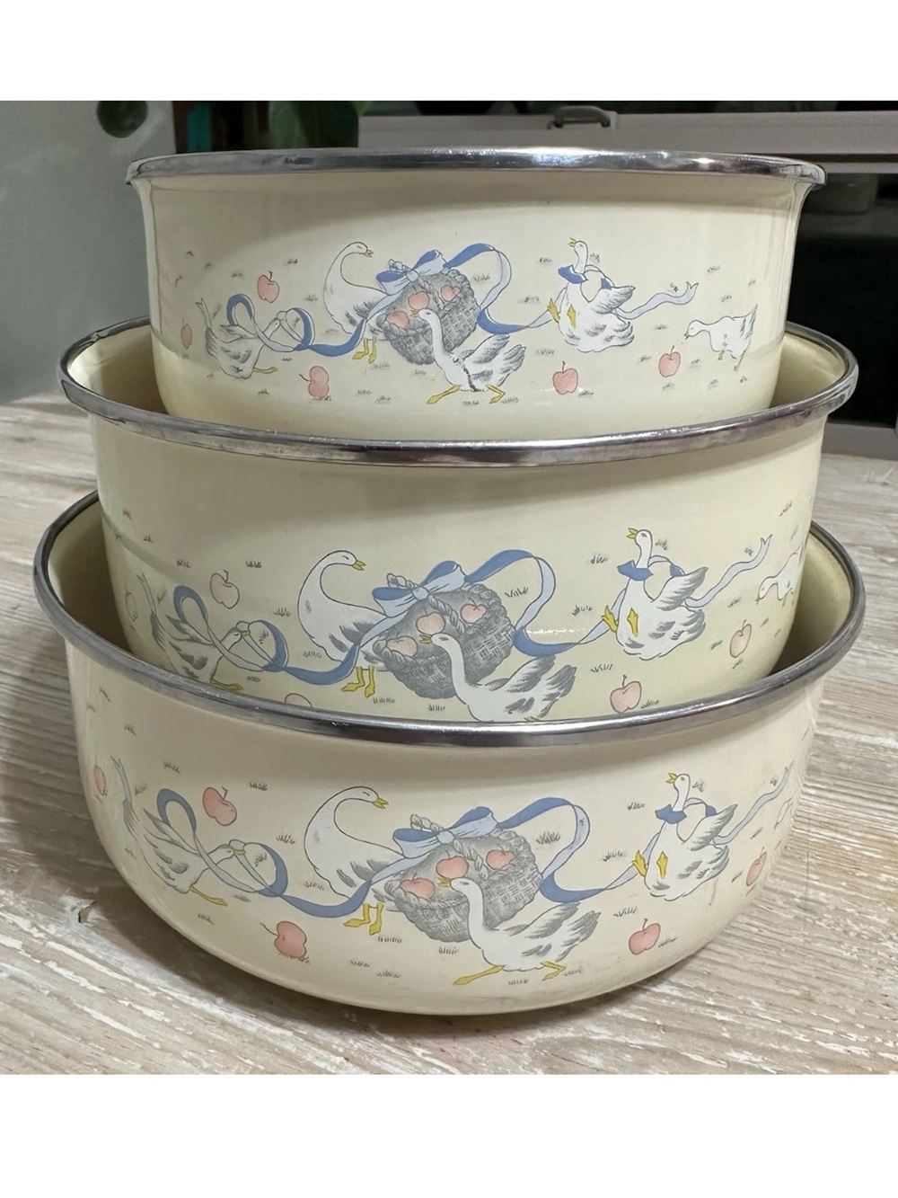 VTG Lincoware Enamel Nesting Bowls Happy Geese Blue Ribbon set of 3 Cottagecore